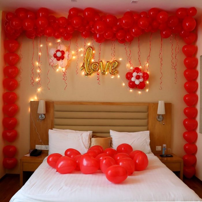 How to decorate room on anniversary