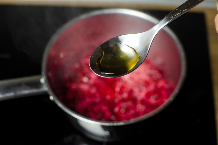 How to make raspberry puree for decoration